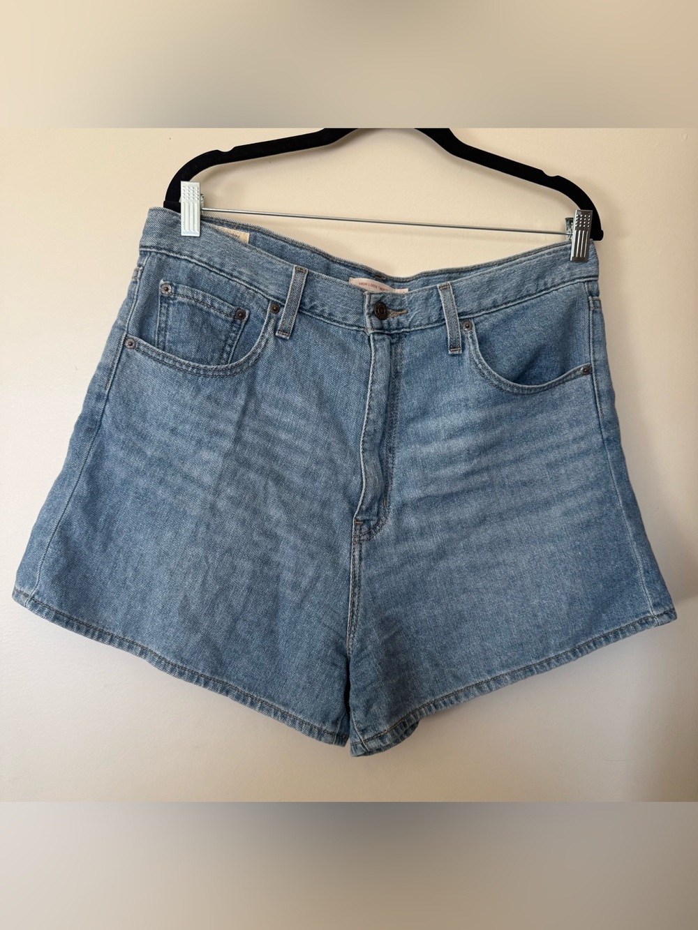 Levi’s Denim High Loose Shorts in Size 32 - Picture 9 of 16